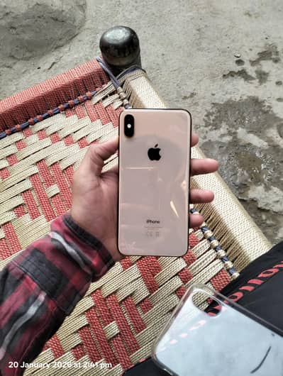 I phone xs max 256 F U gold color 03299696150