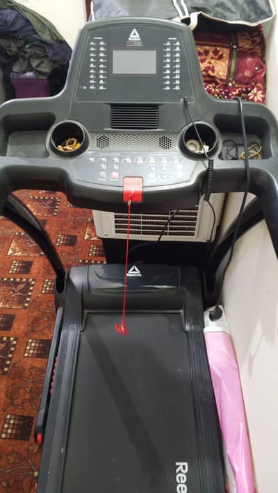 treadmill Reebok branded  almost new