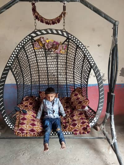 CONDITION LIKE BRAND NEW JHOOLA