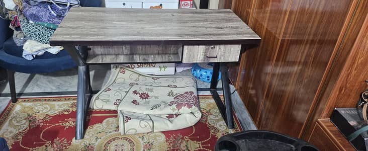 Office / table for sale.