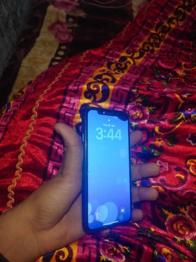 All ok set 10/10 condition only 1 black dot on screen lush condition