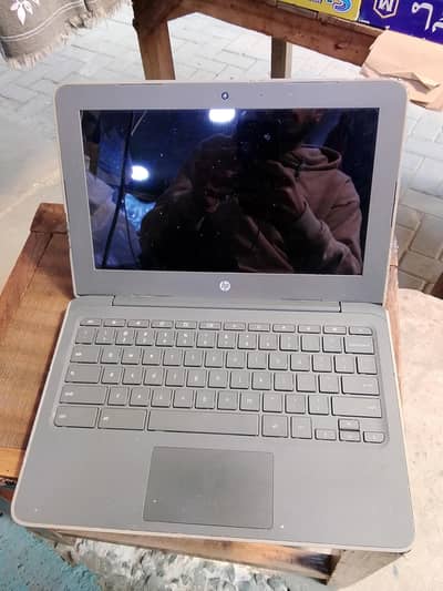 Hp Chromebook touch wali h koi fault ni h battry tyming bht achi h