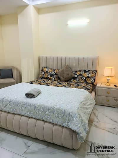 Perday and weekly basis 1 bed luxury apartments available on rent