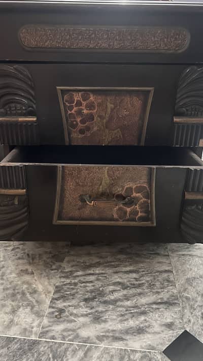 2 bed side tables