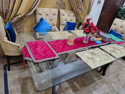 Dinning Table along with 6 chairs in Excellent condition
