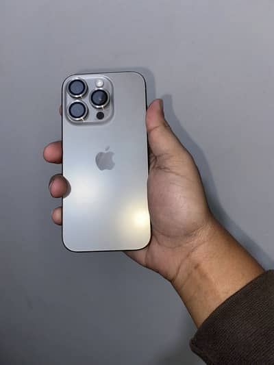 Iphone 15 pro Natural Titanium