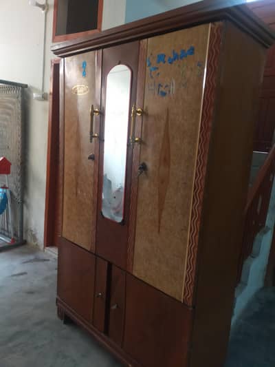 Best Condition Almari