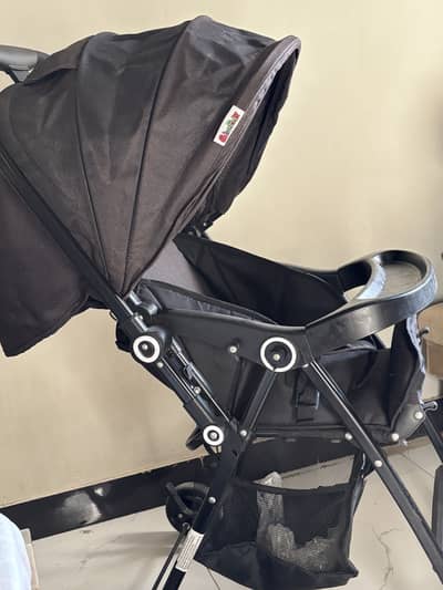 Baby Pram Stroller Bacha Party ka, Bilkul Saaf aur Perfect Condition