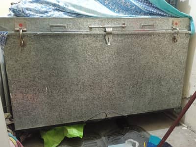 used pati with stand