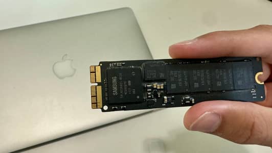 LapTOP SSD 256 GB NEW AND SASTI KISI KO CHEYA DM ME NMBR 03092702753