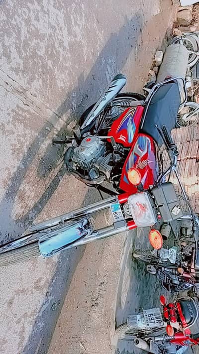 Honda 125 2022 modal Islamabad num smart card bana ha