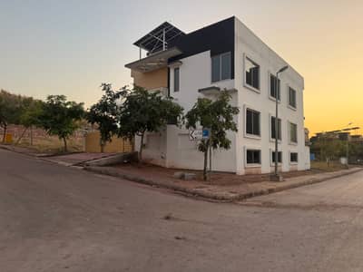 1Kanal Ideal Location Solid Land Plot With Back Open Green Patch Area