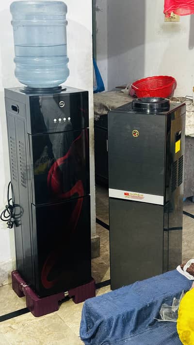 Pel & Media water dispenser