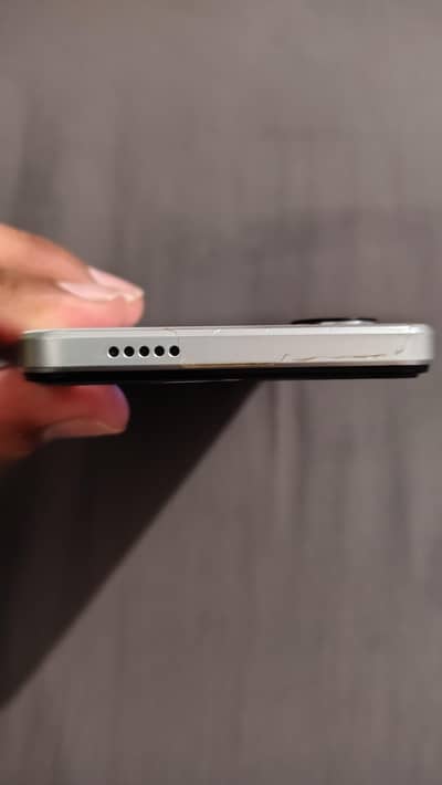 used but full new condition Y18 6/128 with daba also charger