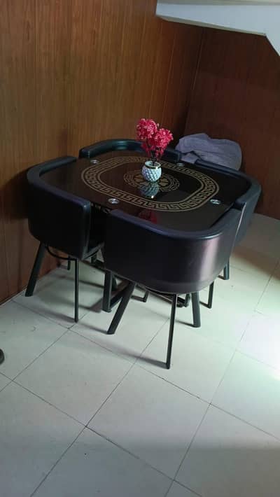 4 seat's dining table