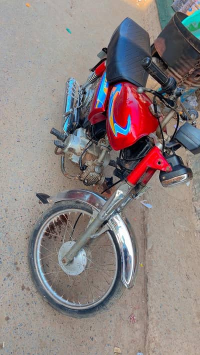 road Prince 2014 model bilkul saaf condition mein