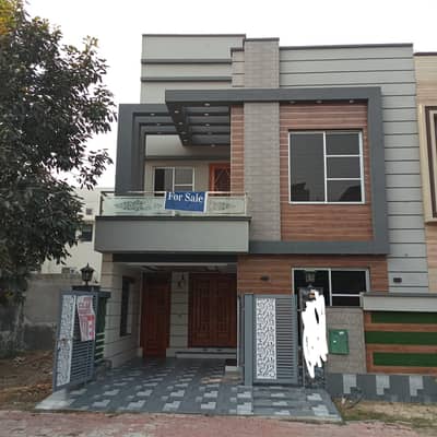 5 Marla Beautiful Modern House In Bahria Town
