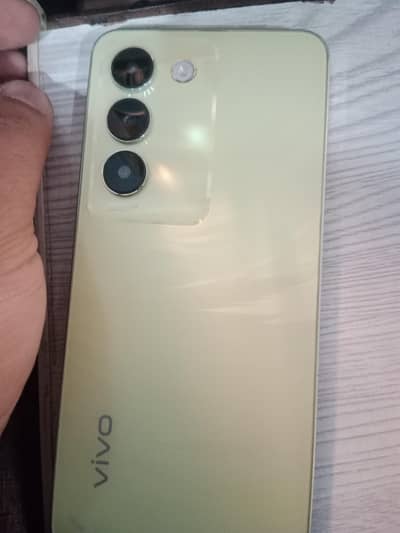 urgent sale 8/256with box charge