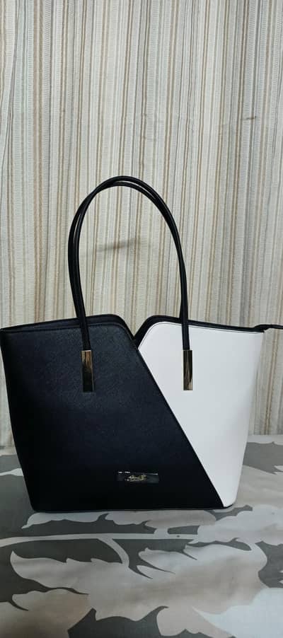 Borjan (Girl B) Tote Bag, Pick up location Soan Garden, Islamabad