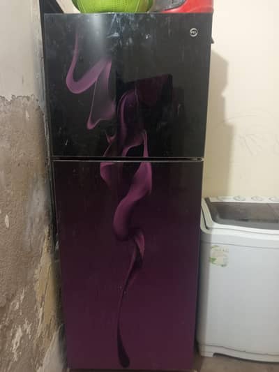 New fridge Hy bilkul 3 saal pehle li thi original Hy bilkul