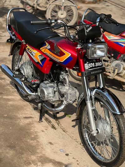 all ok 1 month Pala li hai ab car Lana ga mod hai