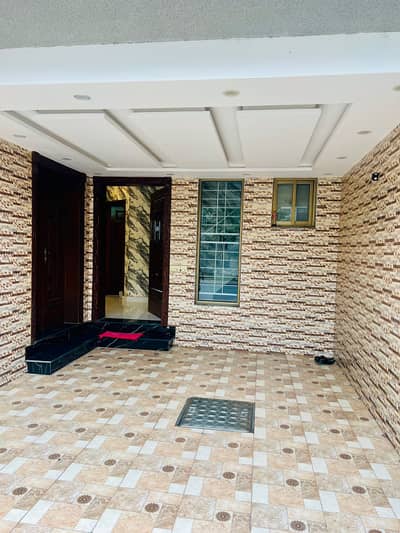 5 MARLA BRAND NEW HOUSE AVAILABLE FOR RENT