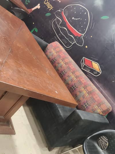 (7)Sofa Hain  3 seat wala or (5) Single seat wala  hain