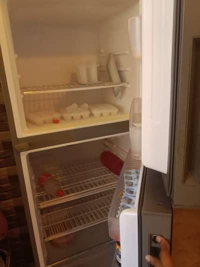 Haier  Refrigerator medium size double door fridge 0307/9460/341