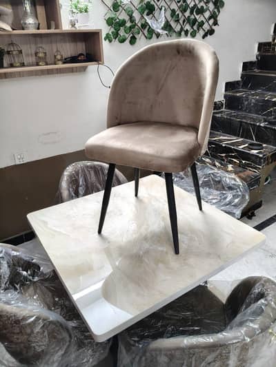 dinning table with 4 chairs