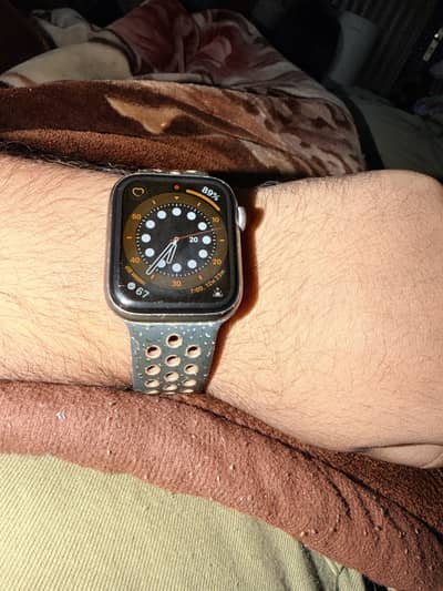 Apple Watch Series 4 Nike