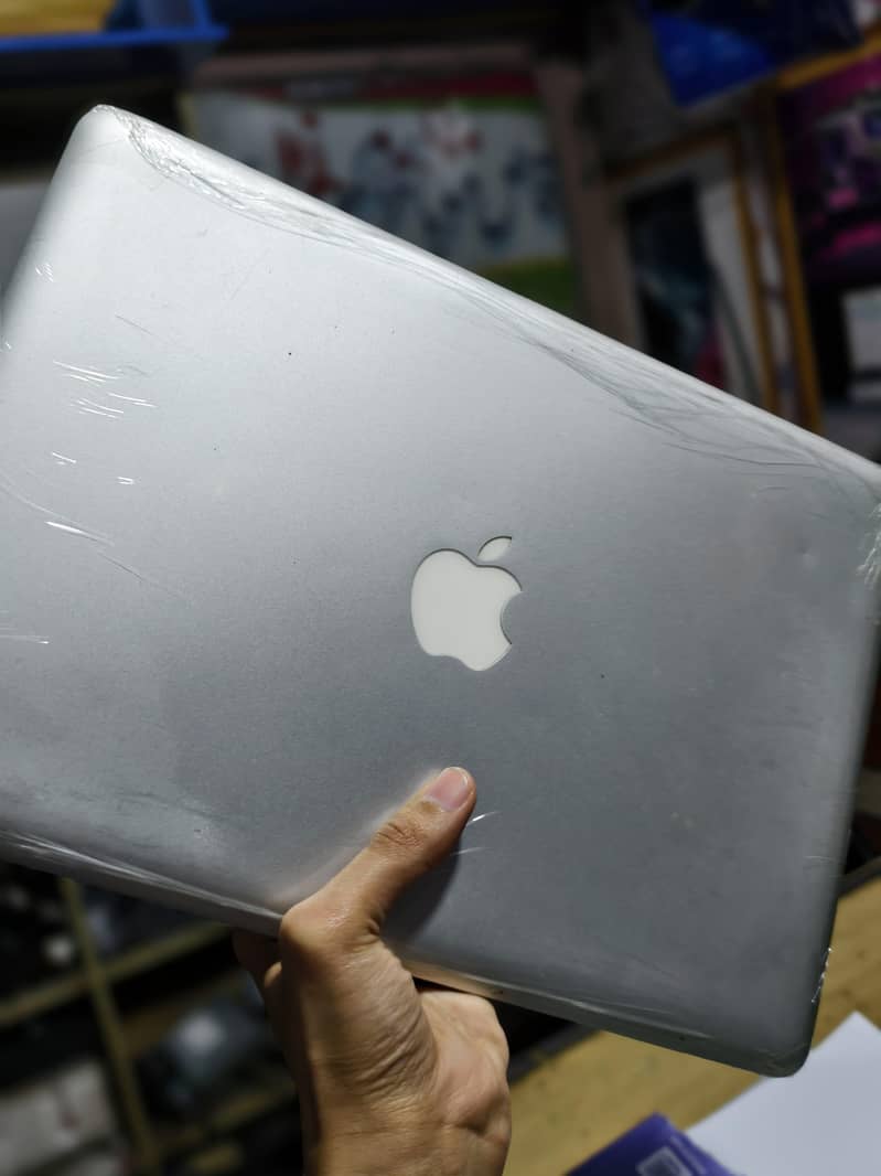 Apple MacBook Pro 1