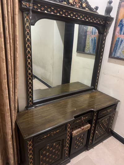Dresser And Drawer with mirror