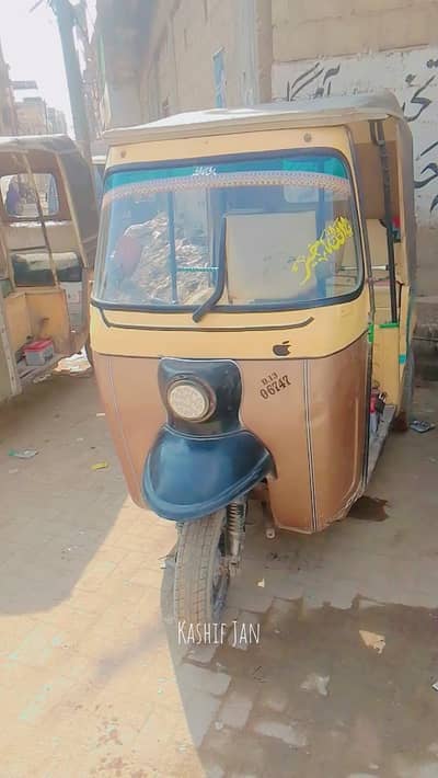 rickshaw sadgar 2013 model LPG all okay engine bhai yahi chahie my