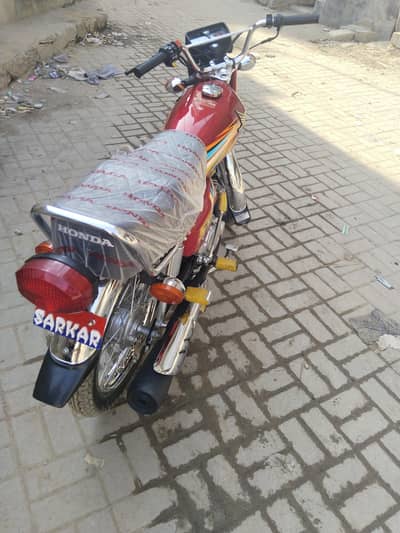 brand new Honda 125 just 50km drive only seriuse Byer contact