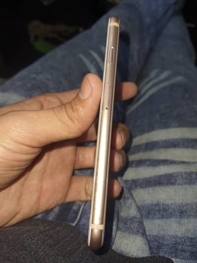 iphone 8 10/10 condition waterpack factory unlock