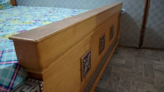 bed dressing table for sell condition 10 /8