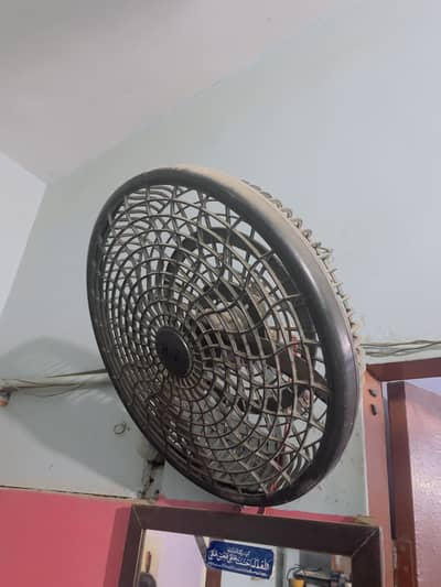 3 DC fans and battery charger