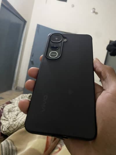 Vivo y 400 10/10 condtion only 2 month used with 7/8year wrenty