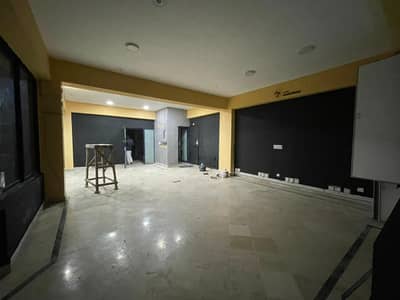 800 Sqft Croner 1st Floor Office Availavle On Rent Located In I-8 Markaz Old Building