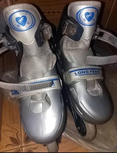 Roller skates 