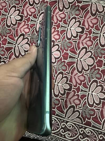 One plus 8pro 8/128 lash condition 10/10 with charger. 03409393027