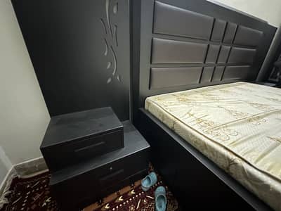 King size bed/ double bed/ stylish bed/ dressing/ wooden bed