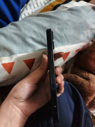 Iphone 13 10/10 condition