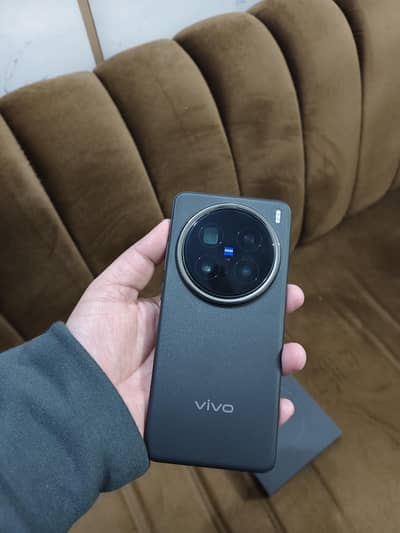 VIVO X200 PRO, MINT CONDITION, 5 MONTH WARRANTY, 10/10, FULL BOX