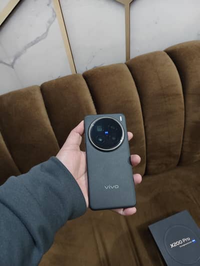 VIVO X200 PRO, MINT CONDITION, 5 MONTH WARRANTY, 10/10, FULL BOX
