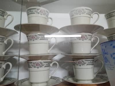cups saucers
