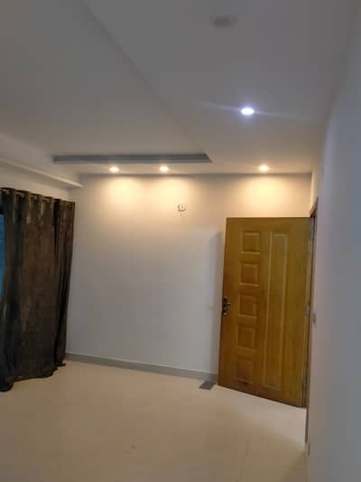 1 BED EXCELLENT GOOD LUXURY CONDITION IDEAL GOOD FLAT FOR RENT IN BAHRIA TOWN LAHORE