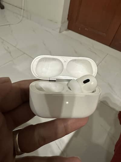 AirPods pro 2 with magsafe charging case(lightning) right ear only