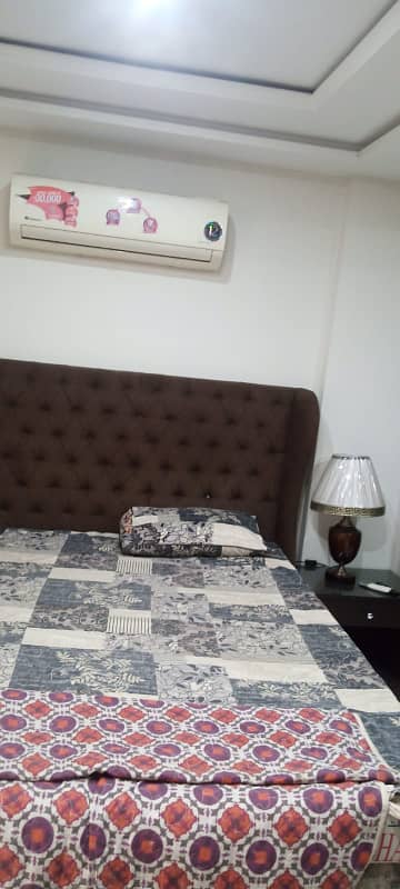 1 BED LIKE A BRAND NEW LUXURY FULLY FURNISHED IDEAL LOCATION FLAT FOR RENT IN BAHRIA TOWN LAHORE