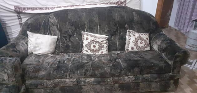 Made with sheesham wood